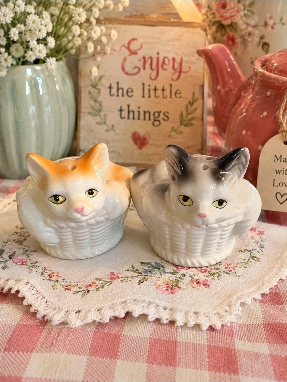 Source Unknown Ceramic Cat Salt and Pepper Shakers in Orange and Gray